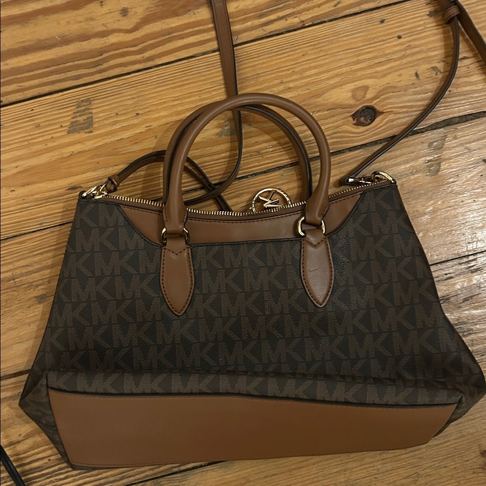 Michael Kors Shelia Medium Logo Satchel - Picture 10 of 11